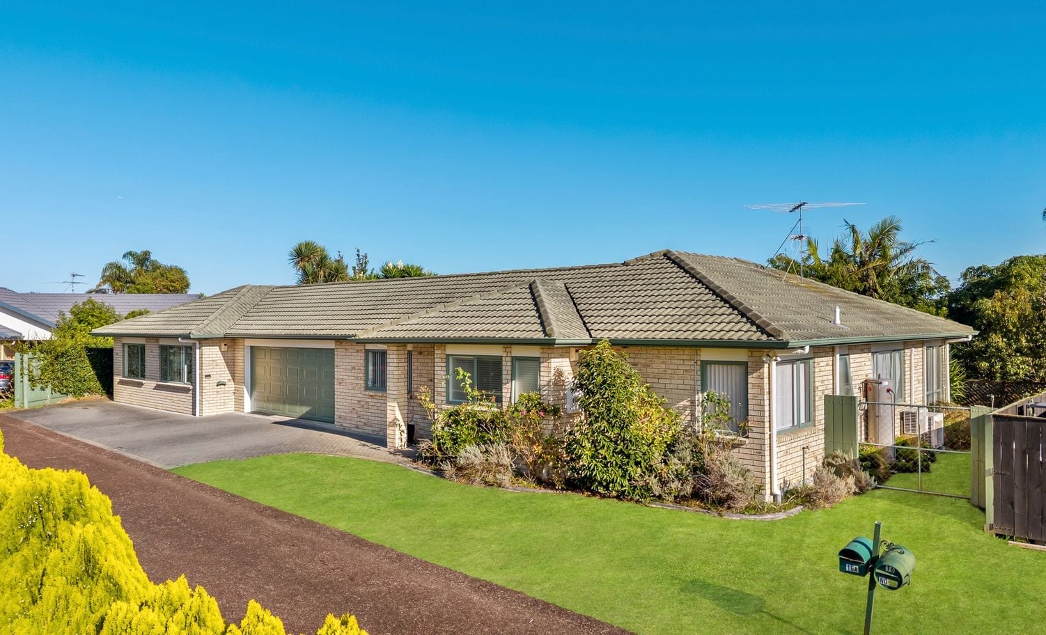 Castlehill Court, Auckland, dual-income brick-and-tile investment